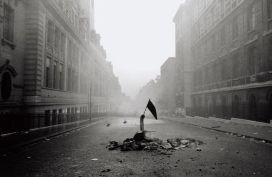 Gilles-Caron-Mai-68-Rue-Saint-Jacques-Paris.-©Gilles-Caron